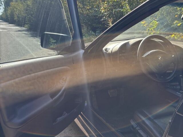 Черный БМВ 3 Серия, объемом двигателя 1.8 л и пробегом 170 тыс. км за 4000 $, фото 6 на Automoto.ua