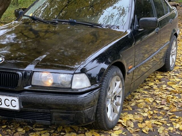 Чорний БМВ 3 Серія, об'ємом двигуна 1.8 л та пробігом 390 тис. км за 2750 $, фото 5 на Automoto.ua