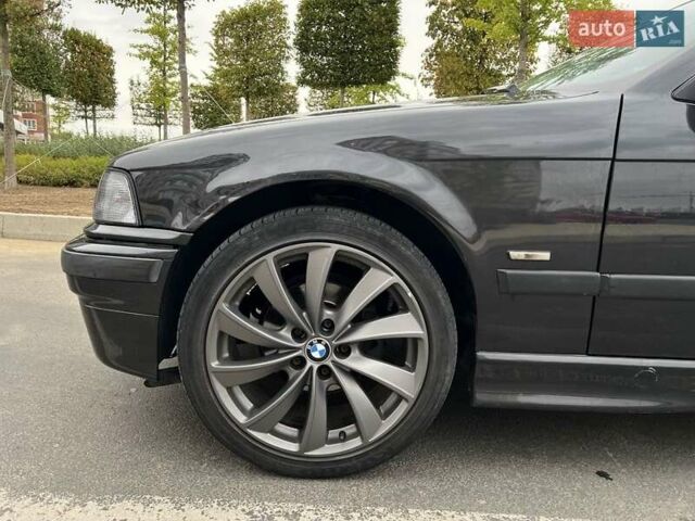 Черный БМВ 3 Серия, объемом двигателя 1.6 л и пробегом 385 тыс. км за 4000 $, фото 4 на Automoto.ua