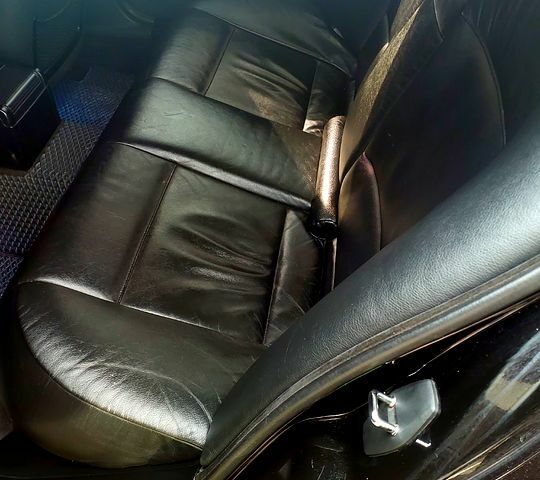 Чорний БМВ 3 Серія, об'ємом двигуна 1.9 л та пробігом 379 тис. км за 5200 $, фото 4 на Automoto.ua