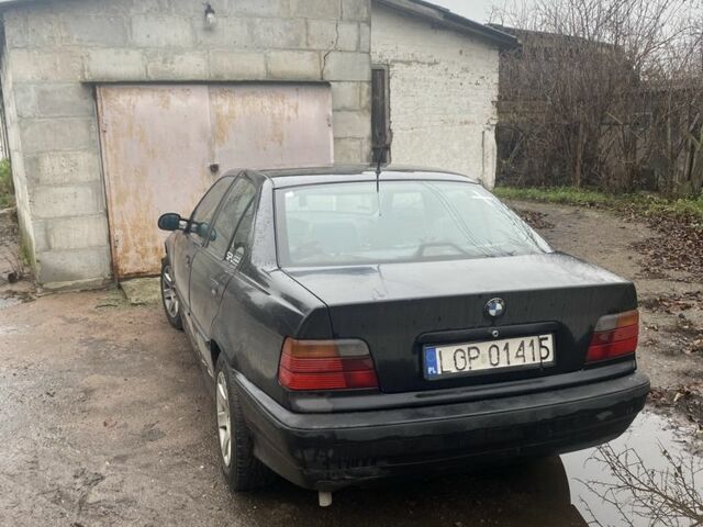 Черный БМВ 3 Серия, объемом двигателя 1.7 л и пробегом 280 тыс. км за 1300 $, фото 5 на Automoto.ua