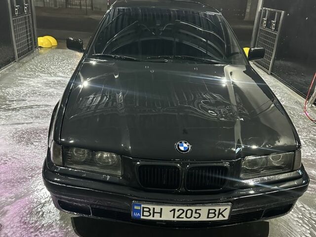 Чорний БМВ 3 Серія, об'ємом двигуна 0 л та пробігом 298 тис. км за 1700 $, фото 1 на Automoto.ua