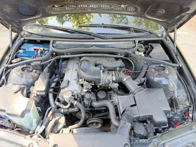 Черный БМВ 3 Серия, объемом двигателя 1.9 л и пробегом 350 тыс. км за 4400 $, фото 5 на Automoto.ua