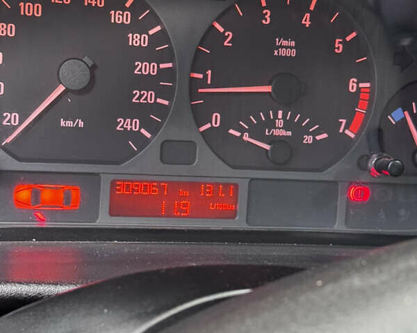 Черный БМВ 3 Серия, объемом двигателя 2 л и пробегом 310 тыс. км за 4500 $, фото 7 на Automoto.ua