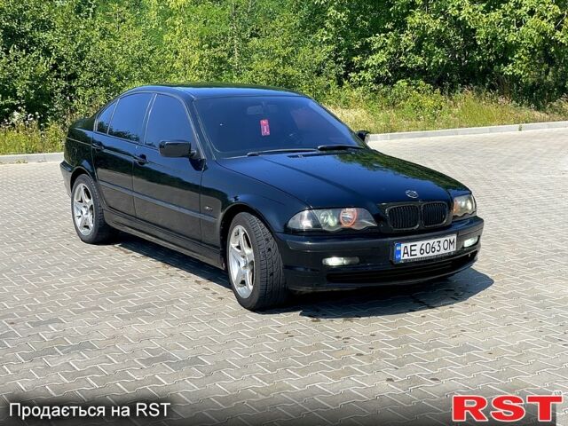 Черный БМВ 3 Серия, объемом двигателя 1.9 л и пробегом 300 тыс. км за 4500 $, фото 1 на Automoto.ua