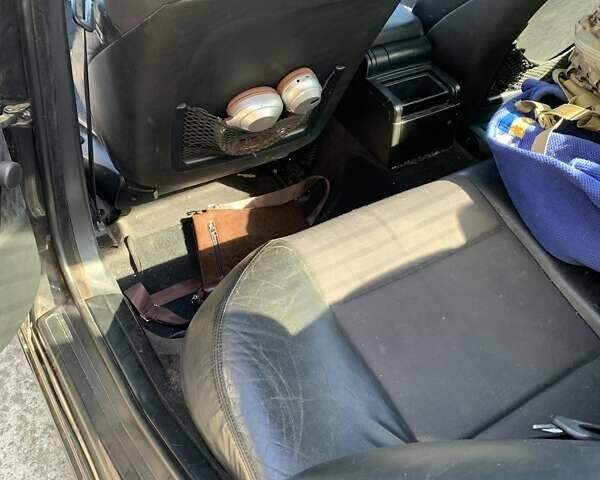 Черный БМВ 3 Серия, объемом двигателя 1.9 л и пробегом 324 тыс. км за 3100 $, фото 7 на Automoto.ua