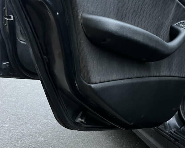 Черный БМВ 3 Серия, объемом двигателя 2 л и пробегом 330 тыс. км за 3499 $, фото 20 на Automoto.ua