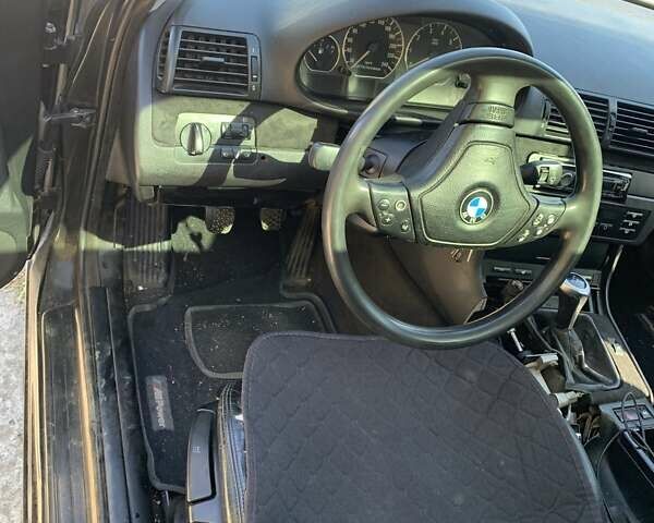 Черный БМВ 3 Серия, объемом двигателя 1.9 л и пробегом 324 тыс. км за 3100 $, фото 3 на Automoto.ua