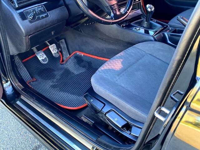 Черный БМВ 3 Серия, объемом двигателя 1.9 л и пробегом 300 тыс. км за 4500 $, фото 6 на Automoto.ua