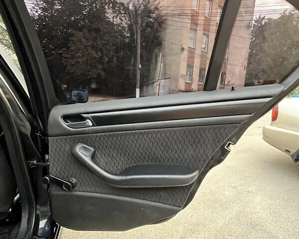 Черный БМВ 3 Серия, объемом двигателя 1.9 л и пробегом 380 тыс. км за 4000 $, фото 36 на Automoto.ua