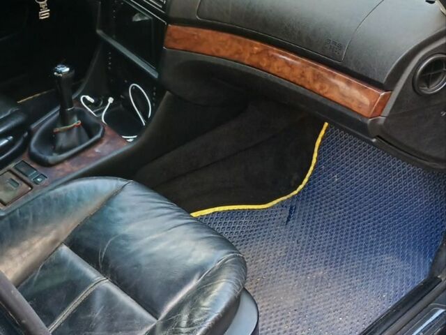 Черный БМВ 3 Серия, объемом двигателя 0 л и пробегом 265 тыс. км за 5500 $, фото 3 на Automoto.ua