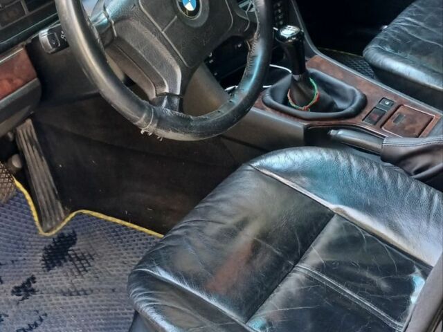 Черный БМВ 3 Серия, объемом двигателя 0 л и пробегом 265 тыс. км за 5500 $, фото 6 на Automoto.ua