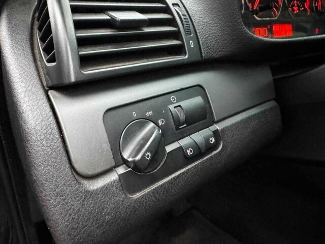 Черный БМВ 3 Серия, объемом двигателя 2 л и пробегом 306 тыс. км за 4190 $, фото 12 на Automoto.ua