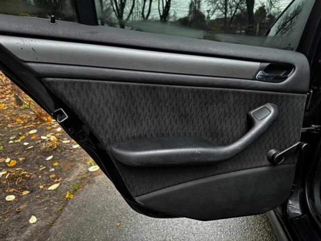 Черный БМВ 3 Серия, объемом двигателя 2 л и пробегом 306 тыс. км за 4190 $, фото 18 на Automoto.ua