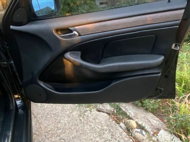 Черный БМВ 3 Серия, объемом двигателя 1.9 л и пробегом 330 тыс. км за 4280 $, фото 4 на Automoto.ua