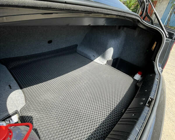 Чорний БМВ 3 Серія, об'ємом двигуна 2 л та пробігом 250 тис. км за 8000 $, фото 9 на Automoto.ua