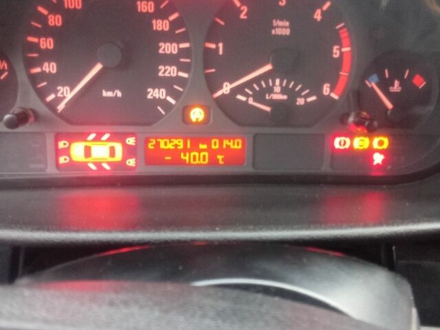 Черный БМВ 3 Серия, объемом двигателя 2 л и пробегом 270 тыс. км за 4500 $, фото 6 на Automoto.ua