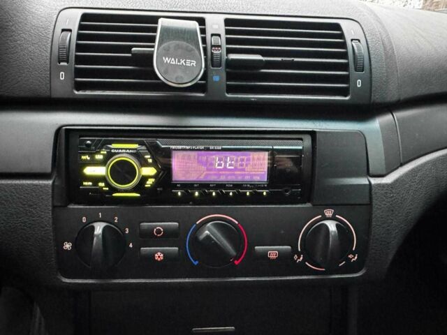 Черный БМВ 3 Серия, объемом двигателя 2 л и пробегом 306 тыс. км за 4190 $, фото 13 на Automoto.ua