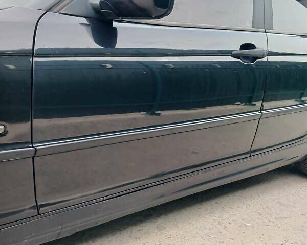 Черный БМВ 3 Серия, объемом двигателя 1.6 л и пробегом 300 тыс. км за 4100 $, фото 2 на Automoto.ua