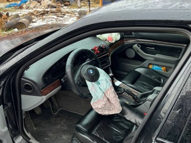 Черный БМВ 3 Серия, объемом двигателя 0 л и пробегом 500 тыс. км за 2350 $, фото 5 на Automoto.ua