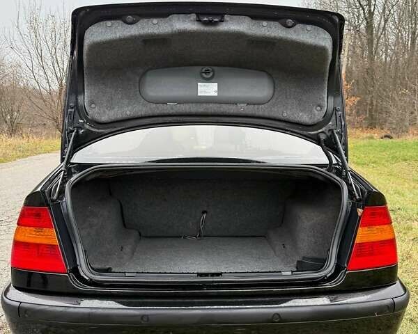 Чорний БМВ 3 Серія, об'ємом двигуна 1.9 л та пробігом 292 тис. км за 5500 $, фото 10 на Automoto.ua