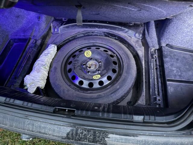 Черный БМВ 3 Серия, объемом двигателя 2 л и пробегом 450 тыс. км за 4099 $, фото 14 на Automoto.ua