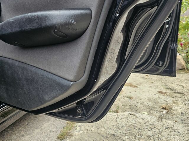 Черный БМВ 3 Серия, объемом двигателя 1.8 л и пробегом 270 тыс. км за 5000 $, фото 9 на Automoto.ua