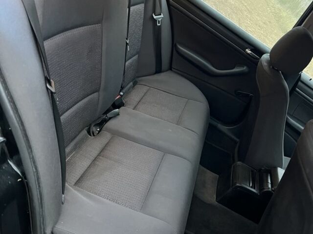 Черный БМВ 3 Серия, объемом двигателя 1.8 л и пробегом 280 тыс. км за 3300 $, фото 11 на Automoto.ua