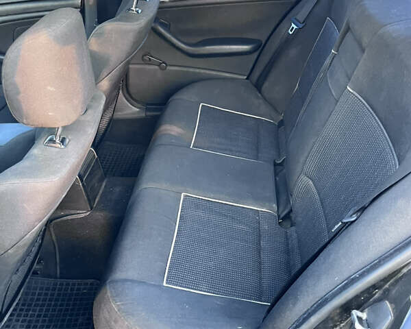 Черный БМВ 3 Серия, объемом двигателя 1.8 л и пробегом 350 тыс. км за 3700 $, фото 11 на Automoto.ua