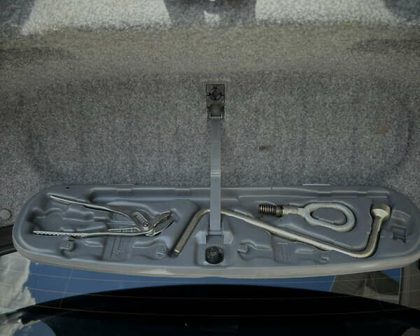 Чорний БМВ 3 Серія, об'ємом двигуна 1.8 л та пробігом 190 тис. км за 5300 $, фото 26 на Automoto.ua