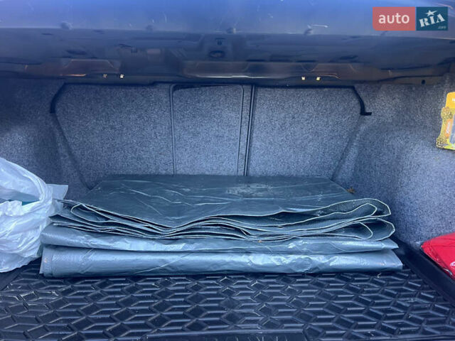 Черный БМВ 3 Серия, объемом двигателя 1.8 л и пробегом 160 тыс. км за 4750 $, фото 22 на Automoto.ua