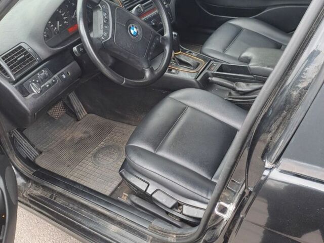 Чорний БМВ 3 Серія, об'ємом двигуна 1.8 л та пробігом 300 тис. км за 2950 $, фото 6 на Automoto.ua