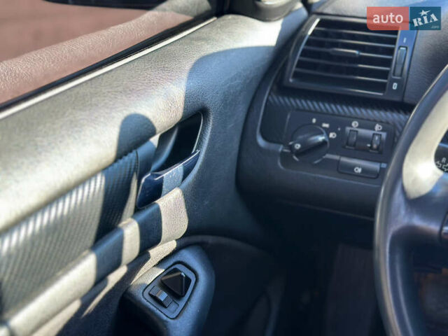 Черный БМВ 3 Серия, объемом двигателя 1.8 л и пробегом 270 тыс. км за 4750 $, фото 12 на Automoto.ua