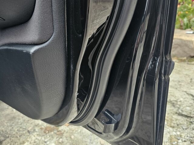 Черный БМВ 3 Серия, объемом двигателя 1.8 л и пробегом 270 тыс. км за 5000 $, фото 7 на Automoto.ua