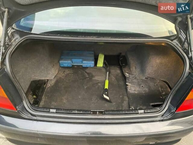 Черный БМВ 3 Серия, объемом двигателя 1.8 л и пробегом 337 тыс. км за 4500 $, фото 5 на Automoto.ua