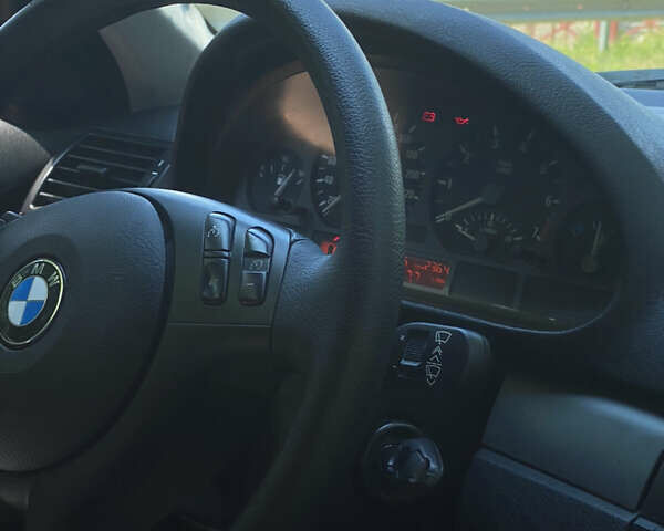 Чорний БМВ 3 Серія, об'ємом двигуна 1.8 л та пробігом 300 тис. км за 5500 $, фото 3 на Automoto.ua