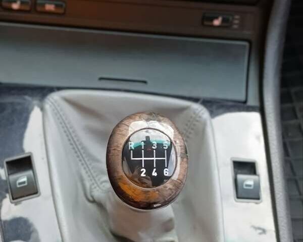 Чорний БМВ 3 Серія, об'ємом двигуна 2 л та пробігом 333 тис. км за 5200 $, фото 8 на Automoto.ua