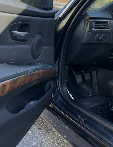 Чорний БМВ 3 Серія, об'ємом двигуна 3 л та пробігом 168 тис. км за 5555 $, фото 10 на Automoto.ua