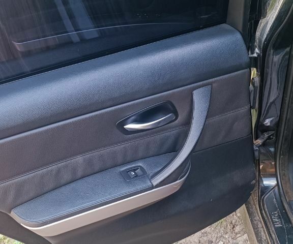 Черный БМВ 3 Серия, объемом двигателя 2 л и пробегом 378 тыс. км за 5450 $, фото 9 на Automoto.ua