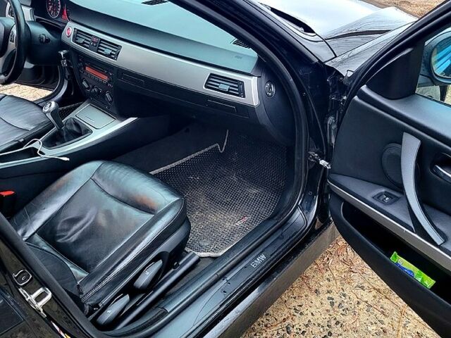 Черный БМВ 3 Серия, объемом двигателя 2 л и пробегом 300 тыс. км за 8000 $, фото 4 на Automoto.ua