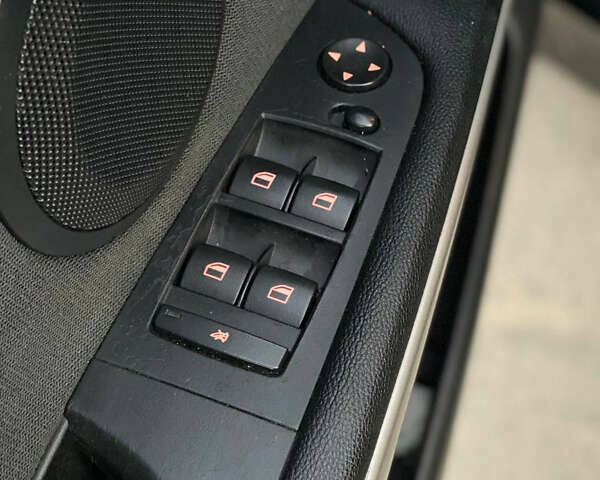 Черный БМВ 3 Серия, объемом двигателя 2 л и пробегом 243 тыс. км за 5500 $, фото 5 на Automoto.ua