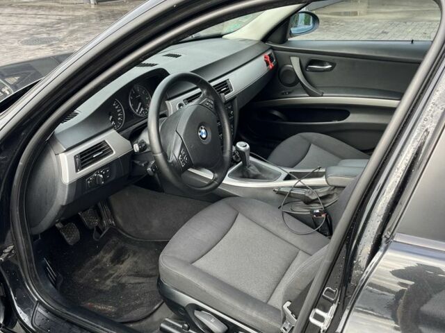 Черный БМВ 3 Серия, объемом двигателя 2 л и пробегом 179 тыс. км за 8500 $, фото 10 на Automoto.ua