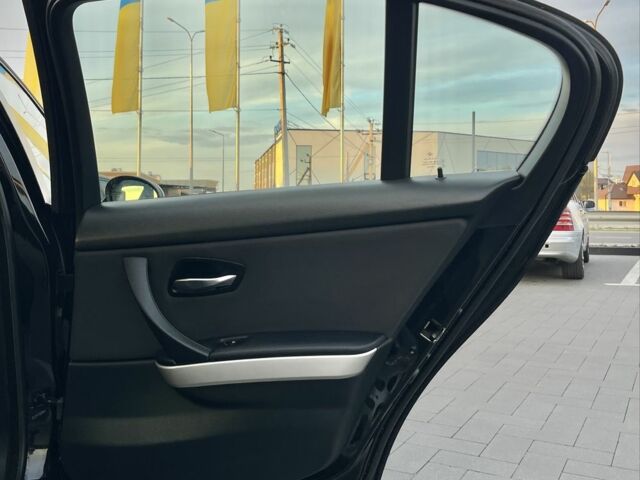 Чорний БМВ 3 Серія, об'ємом двигуна 2 л та пробігом 259 тис. км за 6600 $, фото 18 на Automoto.ua