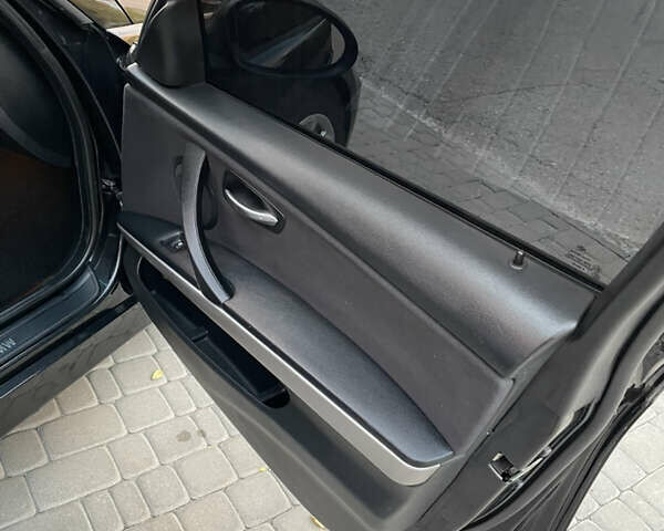 Черный БМВ 3 Серия, объемом двигателя 1.8 л и пробегом 260 тыс. км за 7500 $, фото 16 на Automoto.ua