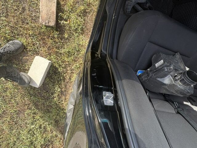 Черный БМВ 3 Серия, объемом двигателя 2 л и пробегом 390 тыс. км за 3500 $, фото 3 на Automoto.ua