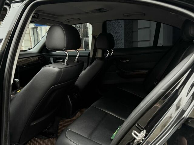 Черный БМВ 3 Серия, объемом двигателя 3 л и пробегом 198 тыс. км за 9400 $, фото 5 на Automoto.ua