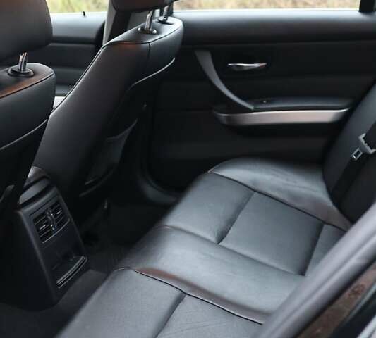 Черный БМВ 3 Серия, объемом двигателя 2 л и пробегом 329 тыс. км за 10400 $, фото 10 на Automoto.ua