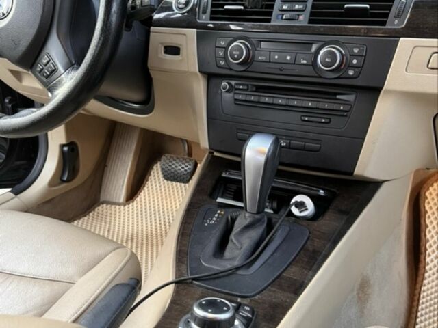 Чорний БМВ 3 Серія, об'ємом двигуна 3 л та пробігом 225 тис. км за 13600 $, фото 12 на Automoto.ua