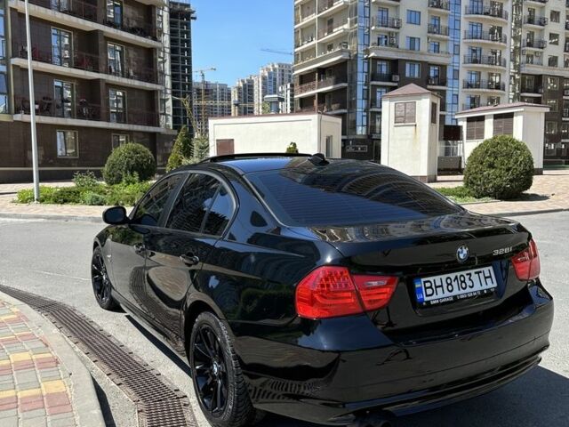 Черный БМВ 3 Серия, объемом двигателя 3 л и пробегом 170 тыс. км за 10500 $, фото 3 на Automoto.ua