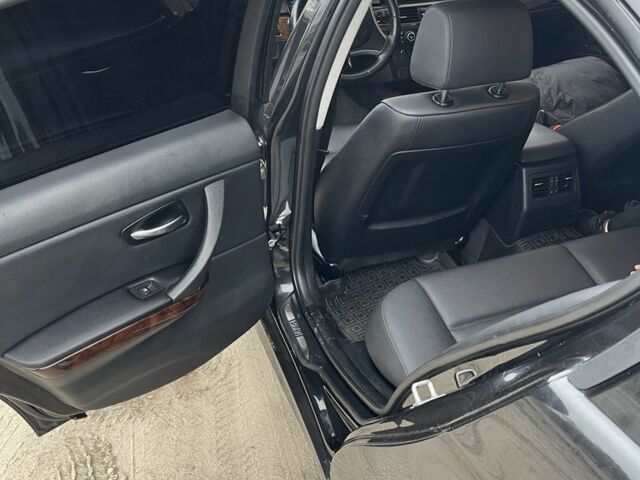 Черный БМВ 3 Серия, объемом двигателя 3 л и пробегом 203 тыс. км за 8500 $, фото 6 на Automoto.ua